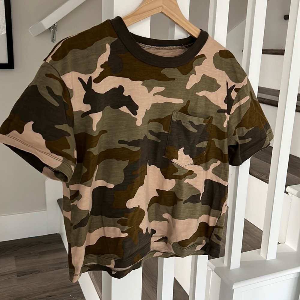 Madewell short sleeve camo tshirt- women’s M